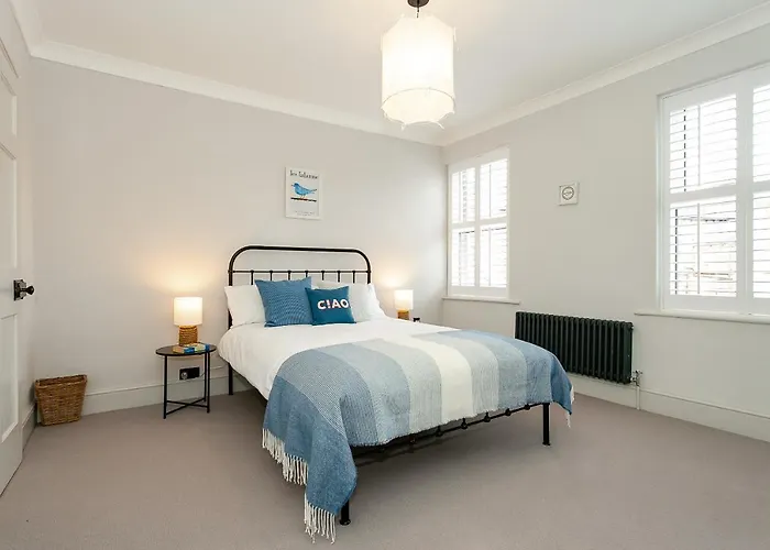 Strawberry Dale Victorian Terrace Hotel *