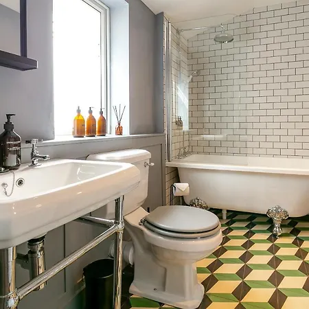 Strawberry Dale Victorian Terrace Отель