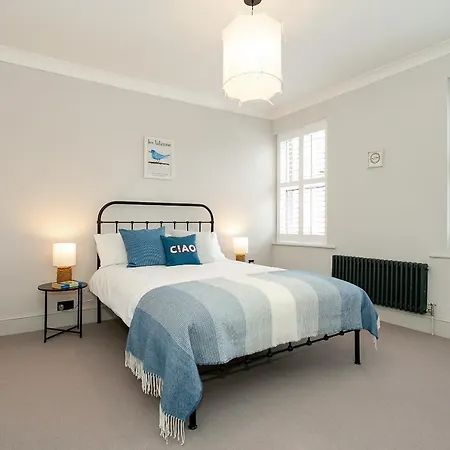 Strawberry Dale Victorian Terrace Holiday home *